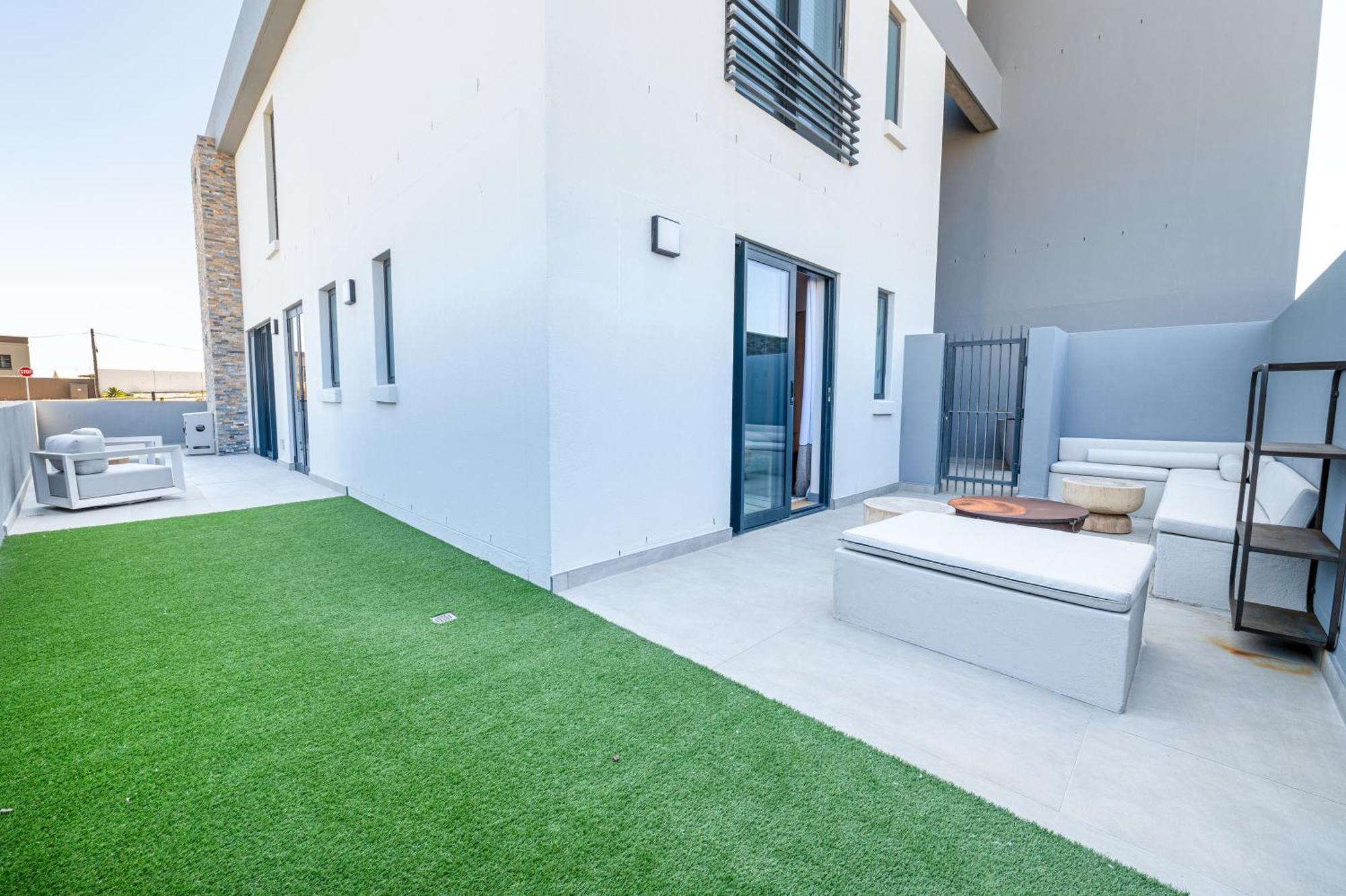 Beachfront W Wrap Around Terrace, Blouberg, 04 Azul