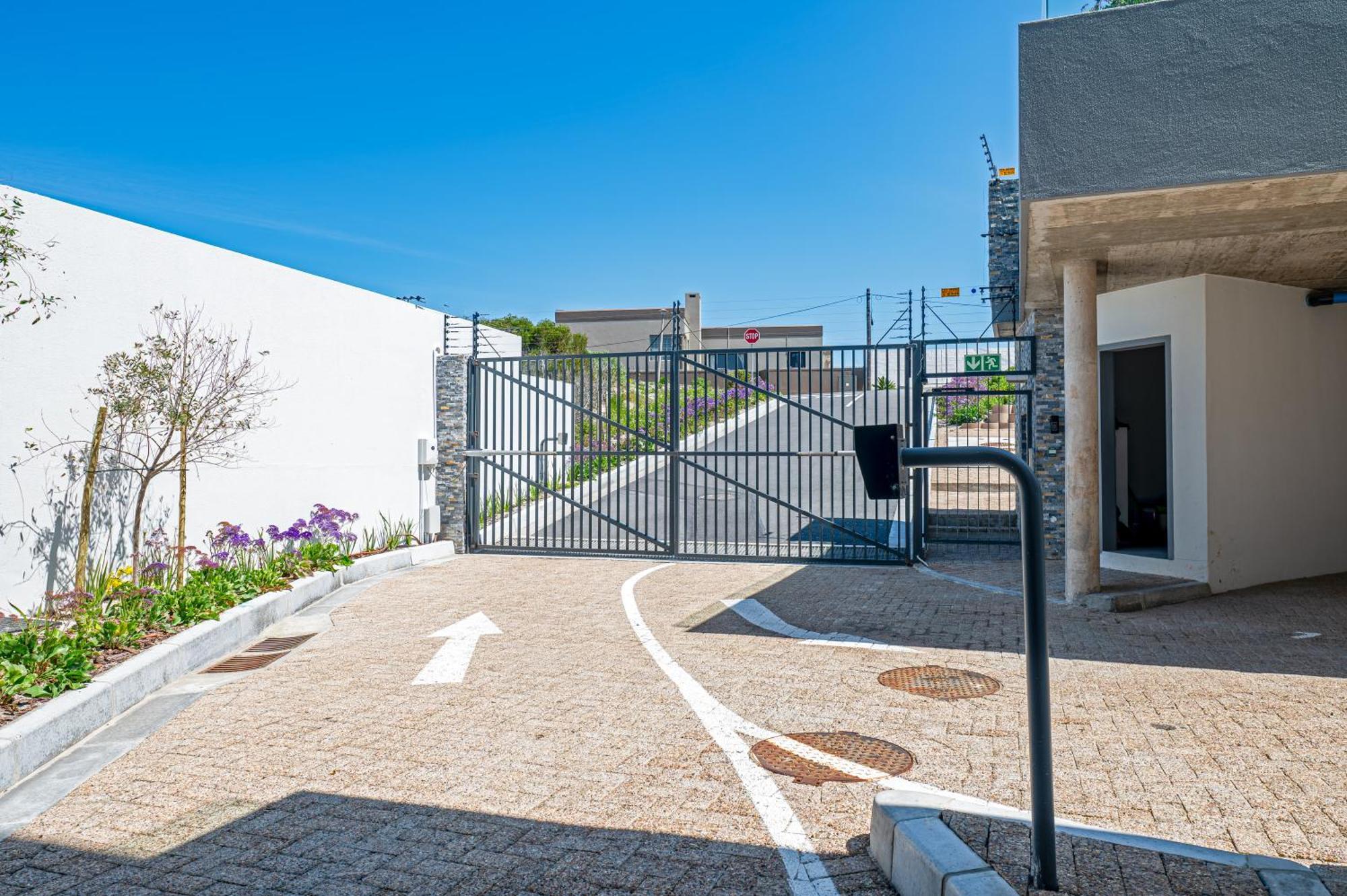 Beachfront W Wrap Around Terrace, Blouberg, 04 Azul Apartment