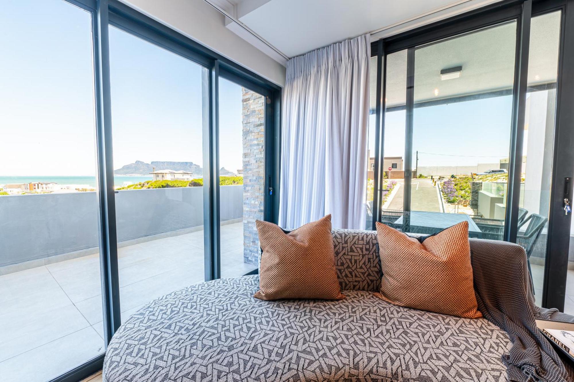Beachfront W Wrap Around Terrace, Blouberg, 04 Azul Apartment