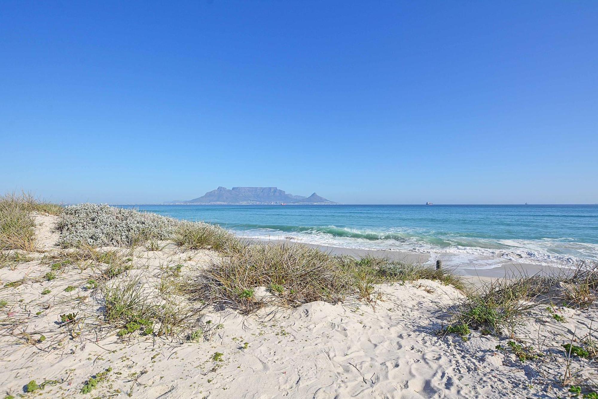 Beachfront W Wrap Around Terrace, Blouberg, 04 Azul Apartment *