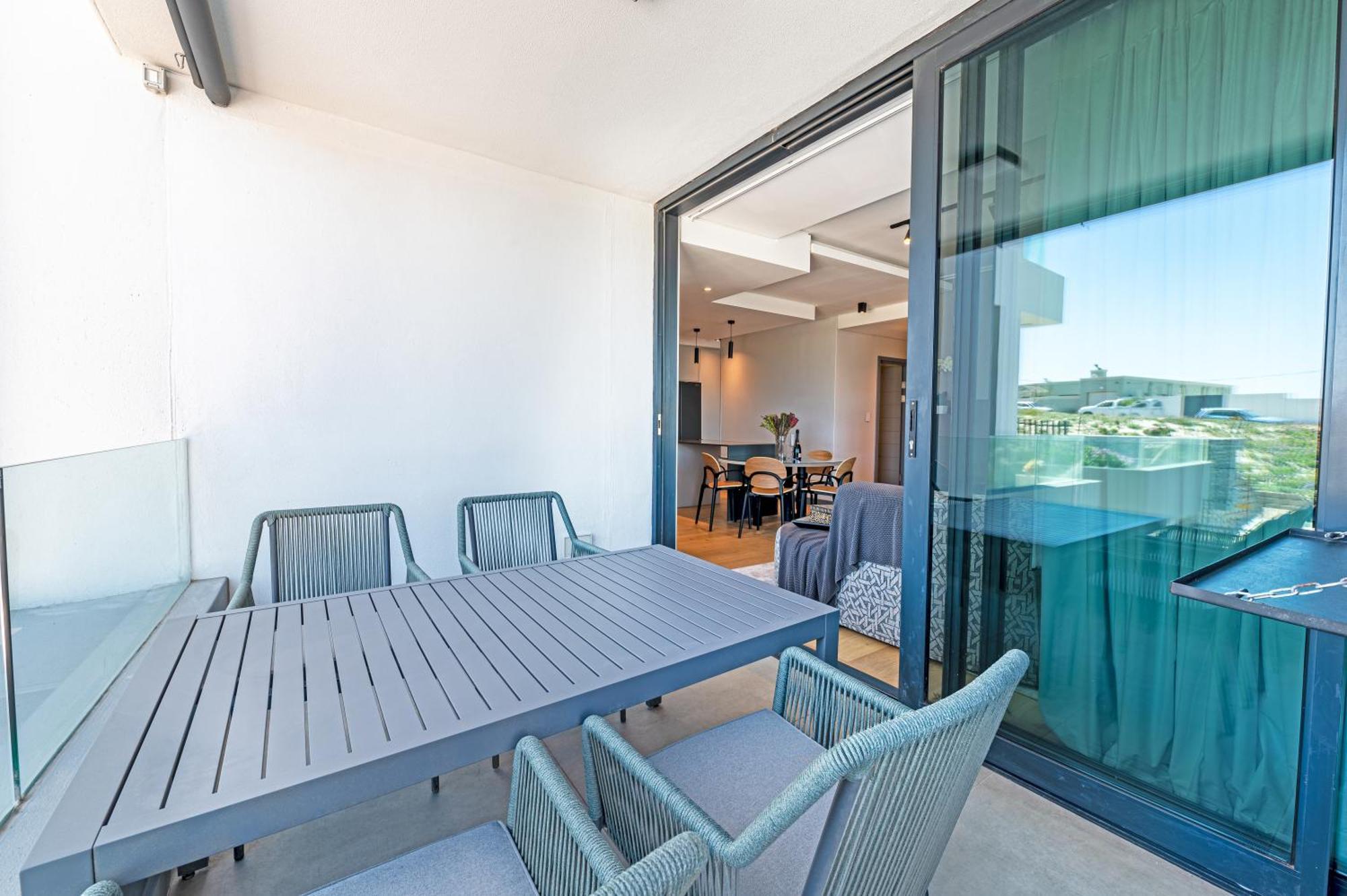 Apartment Beachfront W Wrap Around Terrace, Blouberg, 04 Azul *